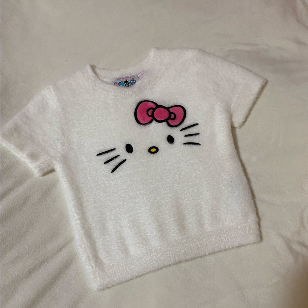 Forever 21 ☀️ Hello Kitty Cozy Fuzzy Shirt Sleeved Eyelash Material Top